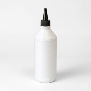 500 ml baltas hdpe butelis su užsuktu juodu "twist-top" tipo dozavimo kamšteliu. Standartinė, tuščia pakuotė įvairiems skysčiams.